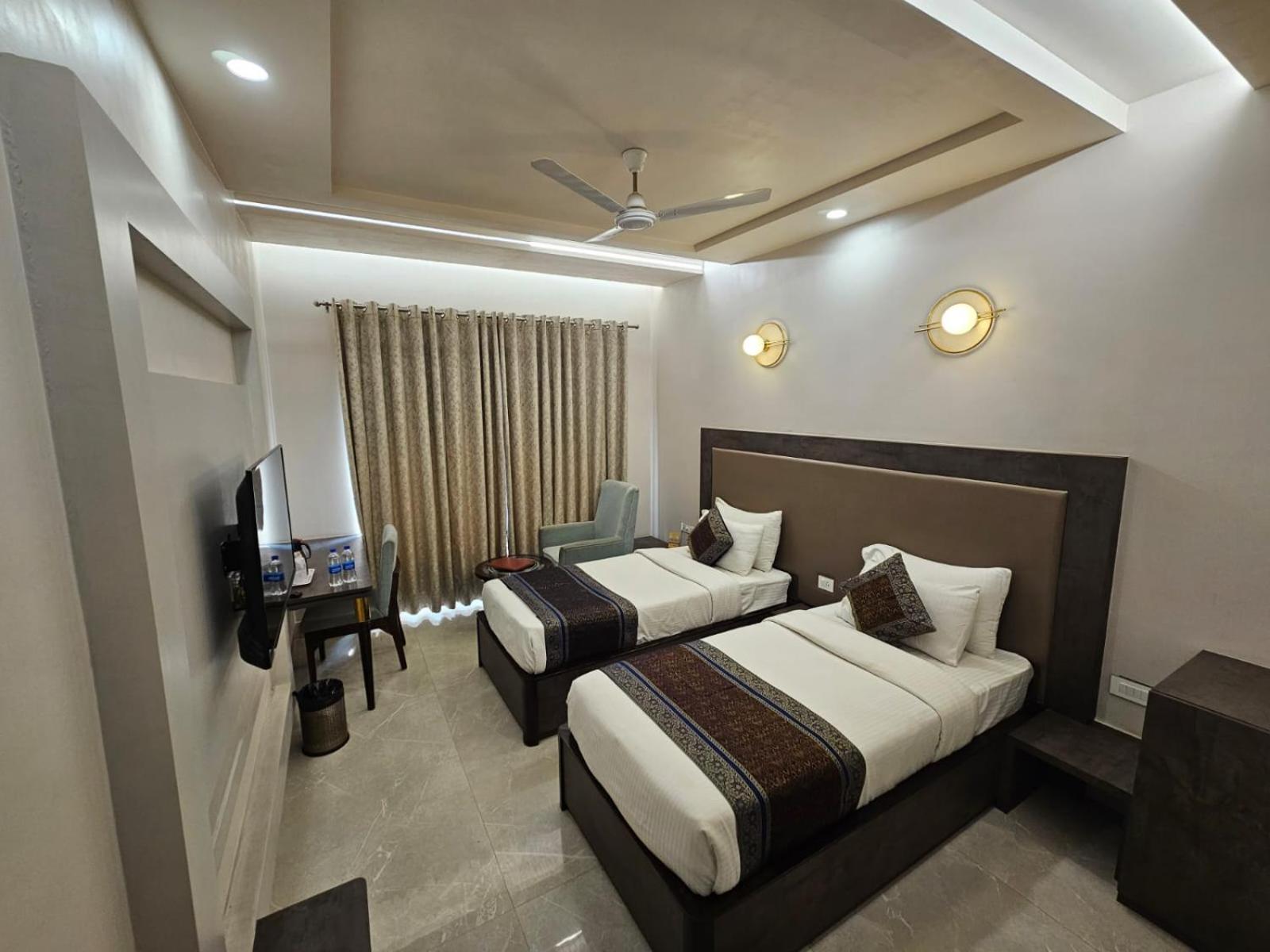 Hotel Abhinav International — Photos 1
